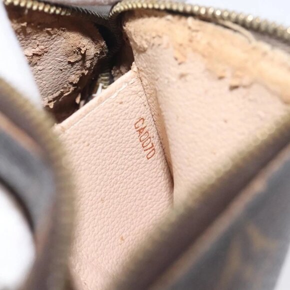 LOUIS VUITTON Monogram Pochette Cosmetic PM Pouch - Picture 11 of 15